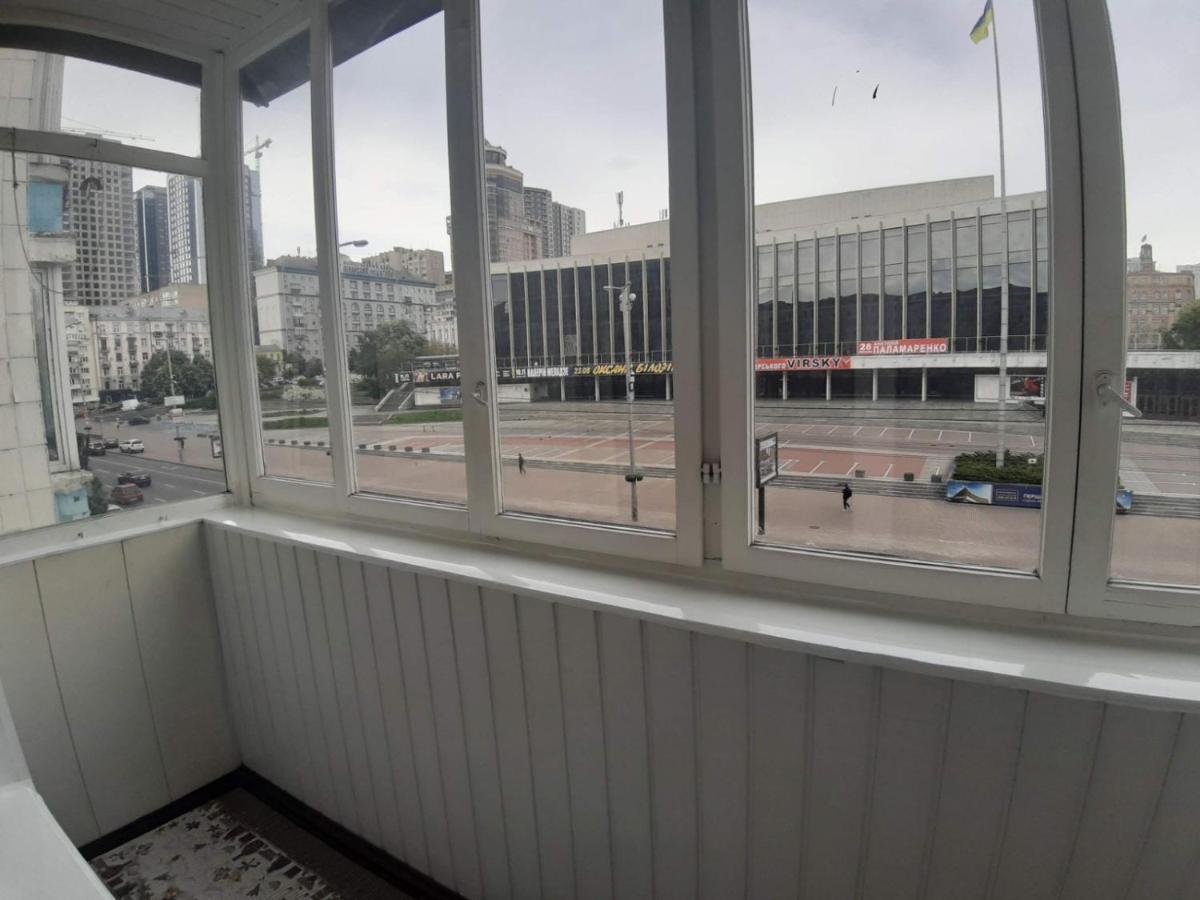 Двухкомнатная Вид На Дворец Украина Kyiv Exterior photo